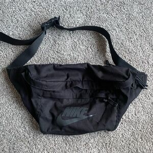 Nike Tech Hip Pack Black – Adjustable Waist Bag / Crossbody – Unisex